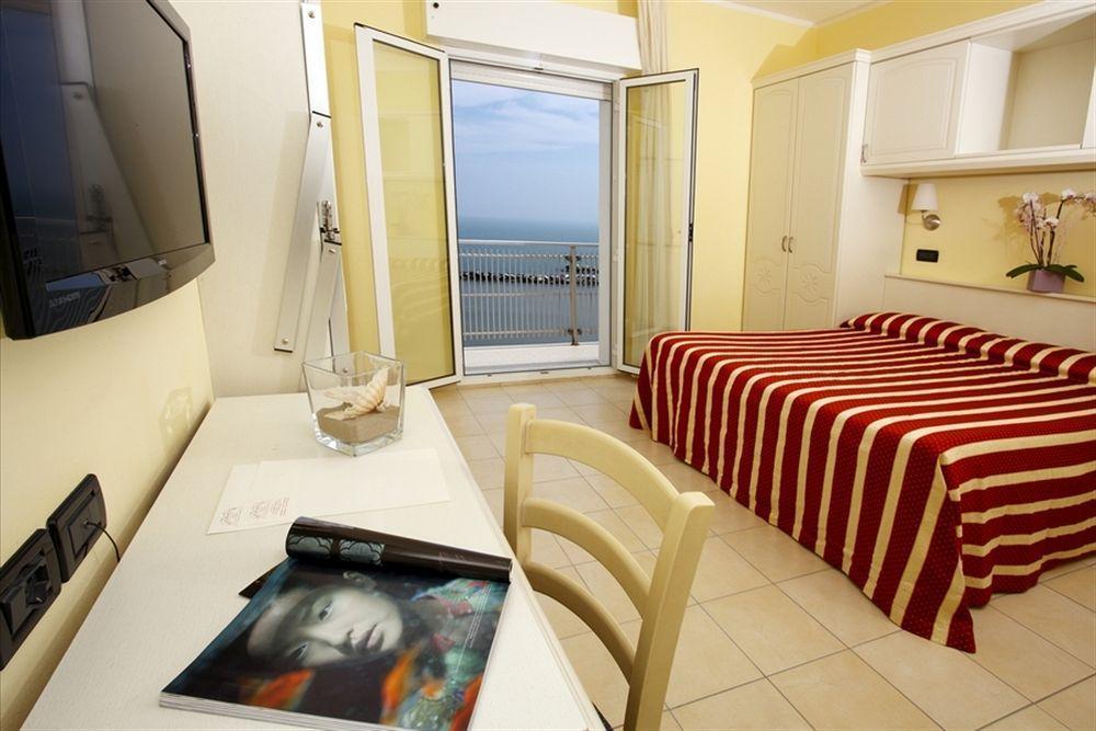 Hotel Baia Rimini Exteriör bild